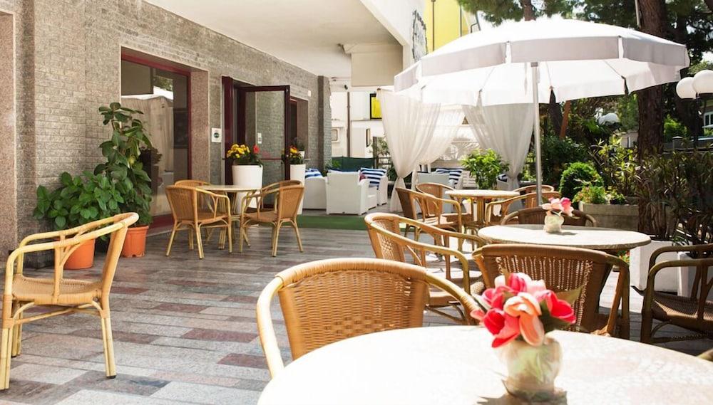 Hotel Capinera Rimini Exterior photo
